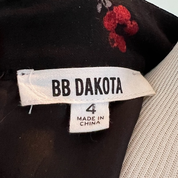 BB Dakota mini dress with mock turtleneck -Size 4. Black with red flowers - Picture 4 of 5
